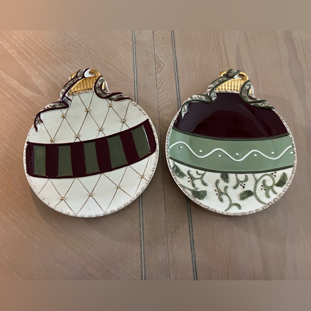 (2) vintage 7” Christmas ornament shaped plates in cream, gold, green & burgundy